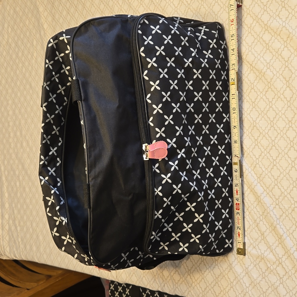 NWT Set of two women's tote bags. Global New Beginnings, Inc.